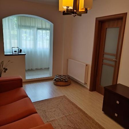 פיטסטי Chic Apartment מראה חיצוני תמונה