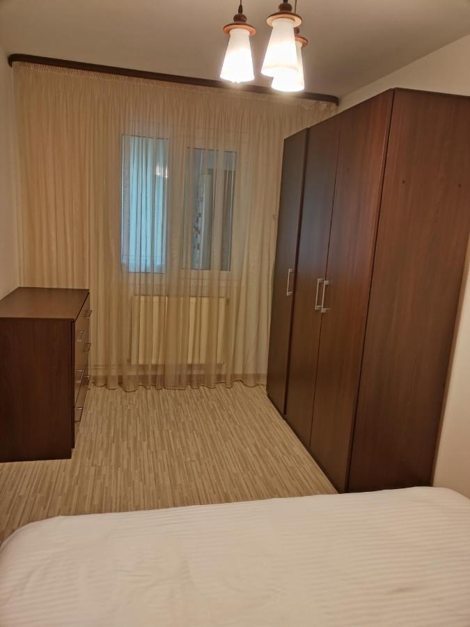 פיטסטי Chic Apartment מראה חיצוני תמונה