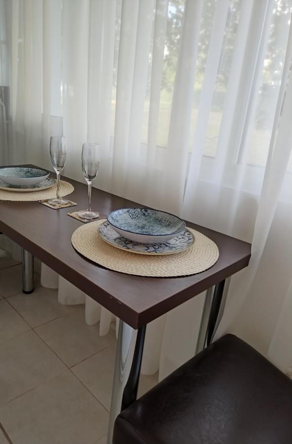 פיטסטי Chic Apartment מראה חיצוני תמונה