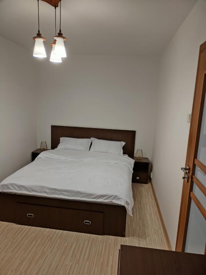 פיטסטי Chic Apartment מראה חיצוני תמונה
