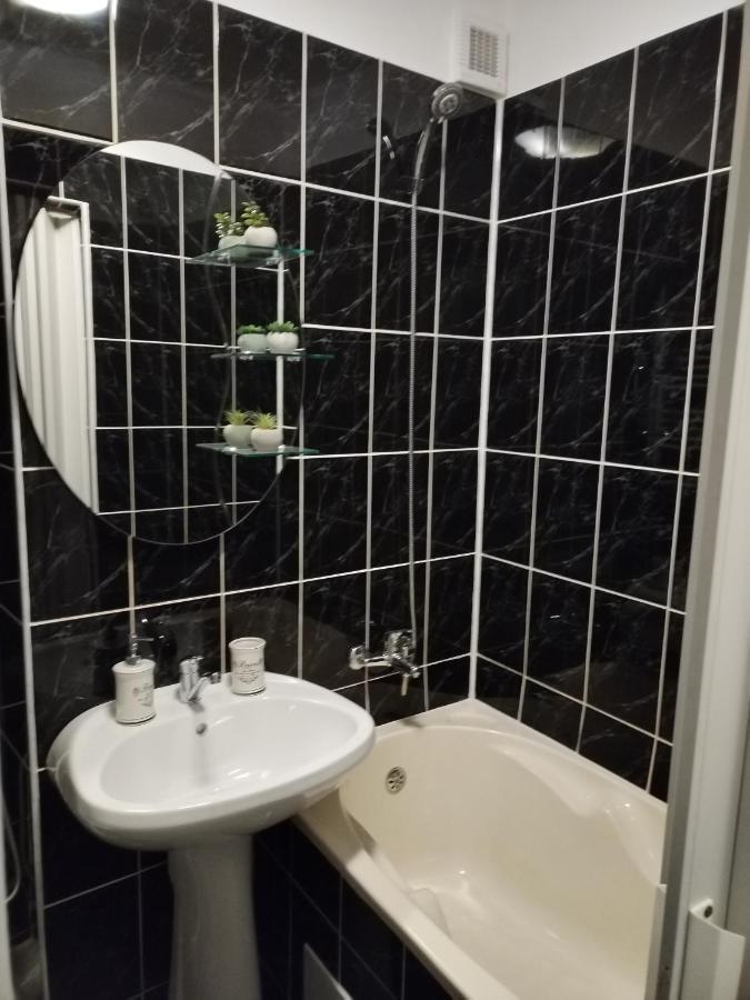 פיטסטי Chic Apartment מראה חיצוני תמונה